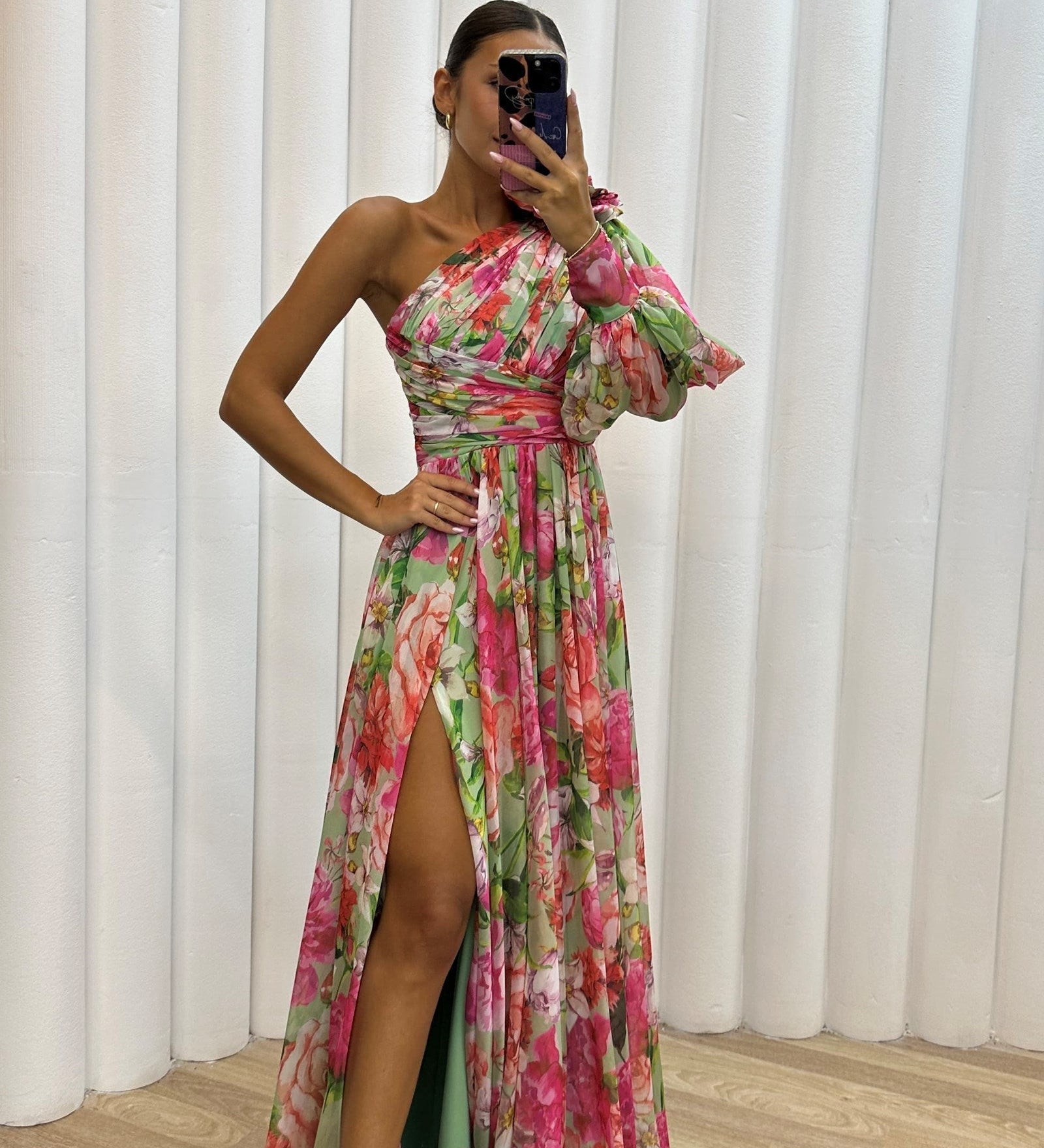 Vitana - Elegantné splývavé šaty